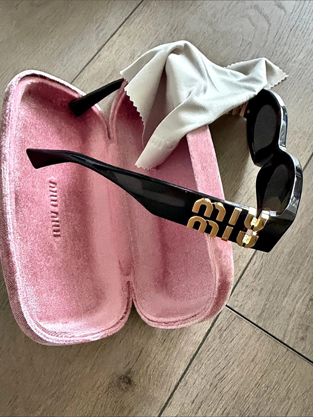 Miu MU 01YS Logo Sunglasses Black & Pink